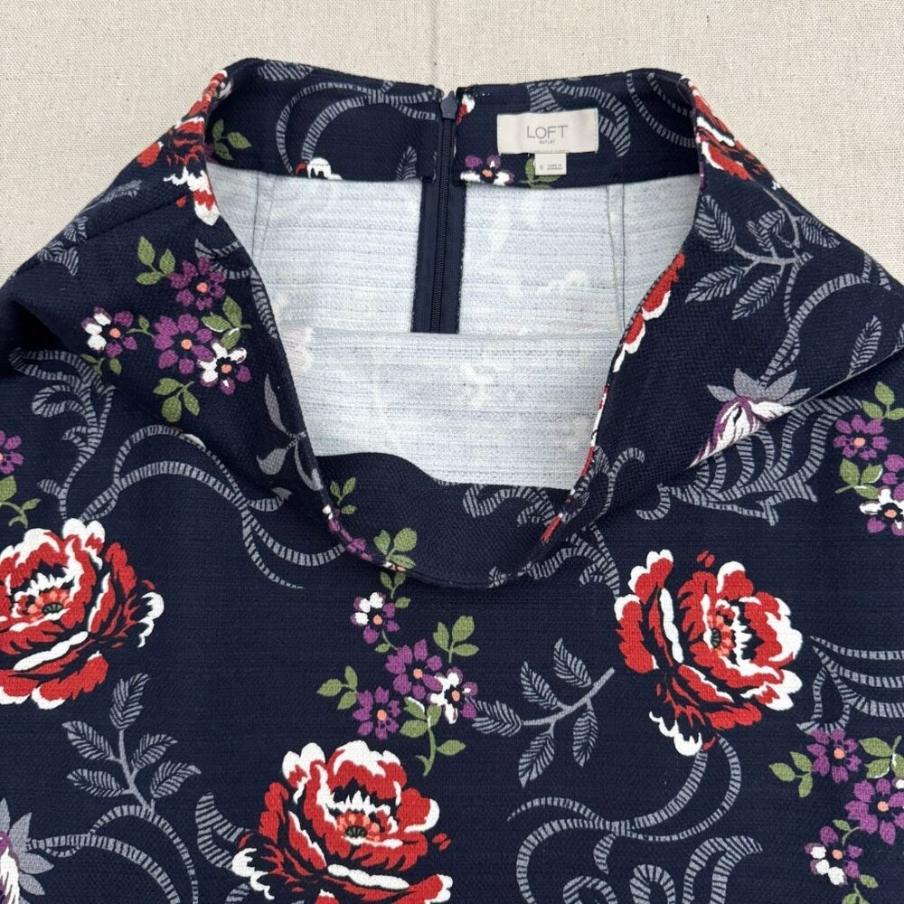 LOFT Floral Pencil Skirt Women’s Size 6 Blue Red Zip Back Vent - Picture 5 of 8